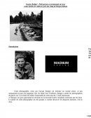 George Rodger: petit garçon se promenant sur une route bordée de cadavres près du camp de Bergen-Belsen